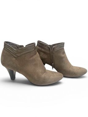 East 5th Taupe Suede Ankle Booties Side Zip Mid Heel Size 7